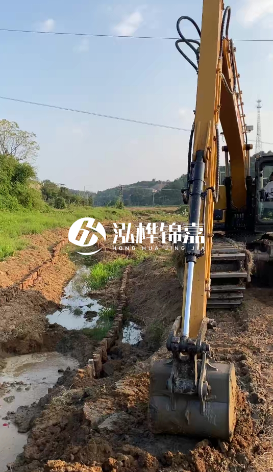青島河道清淤專業(yè)施工-水挖機(jī)清淤適合哪些河道狀況？